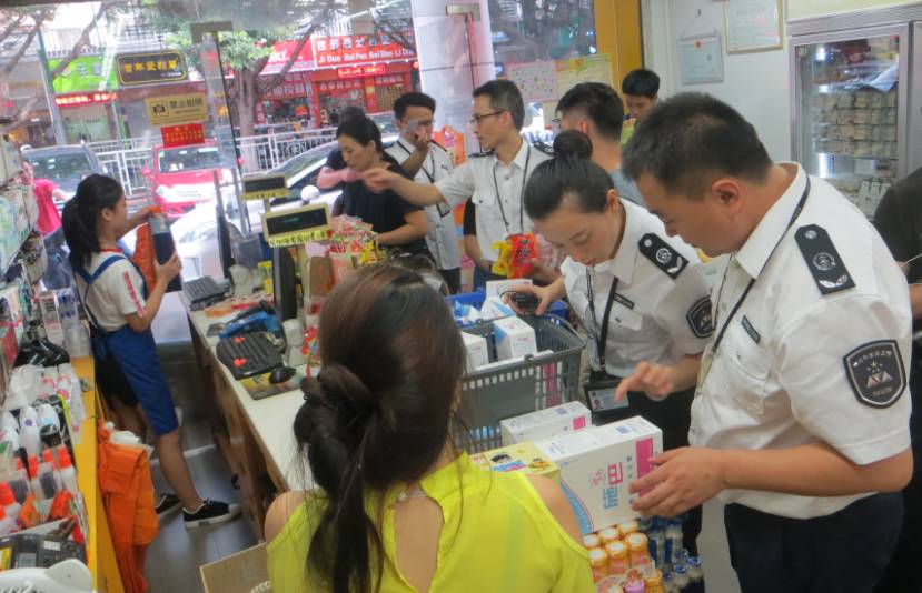 午后突查177家門店 監管重拳出擊打擊走私，日用百貨市場迎“巡查風暴”